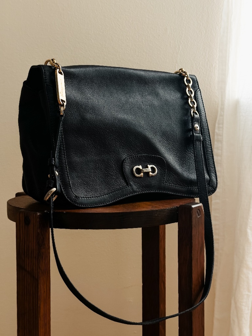 Ferragamo Vintage Gancini Black Leather Crossbody Bag - Picture 2 of 12